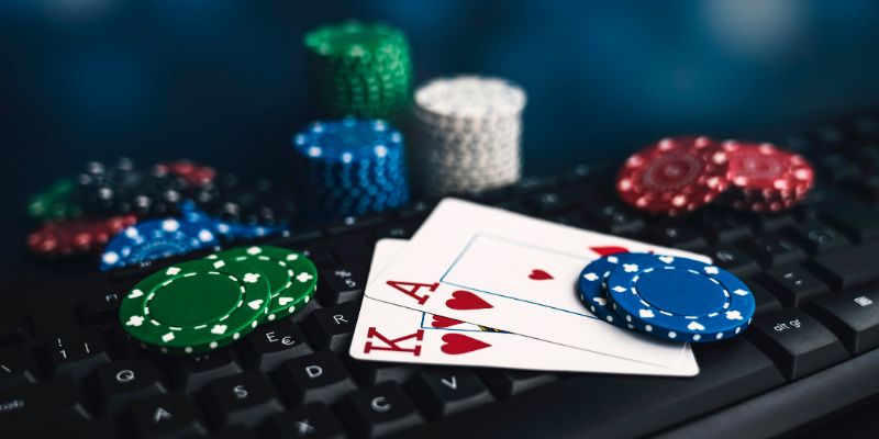 Poker online là gì